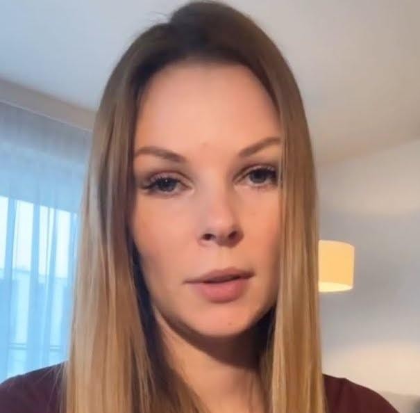 Małgorzata Tomaszewska z dziećmi Enzo i Laurą, radosna scena rodzinna.