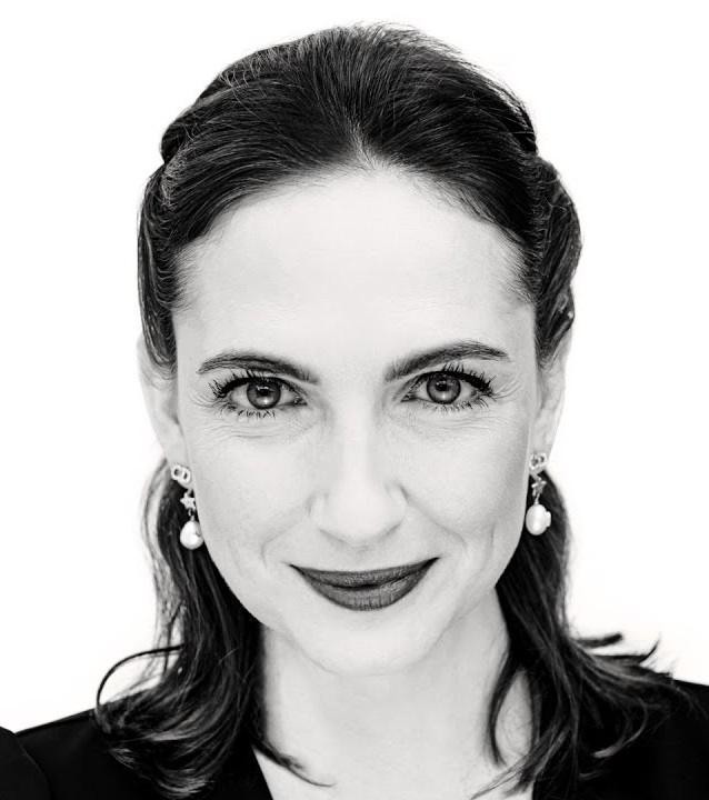 Anna Cieślak w trakcie intensywnej kreacji aktorskiej na scenie lub planie filmowym, ukazująca jej talent i zaangażowanie.